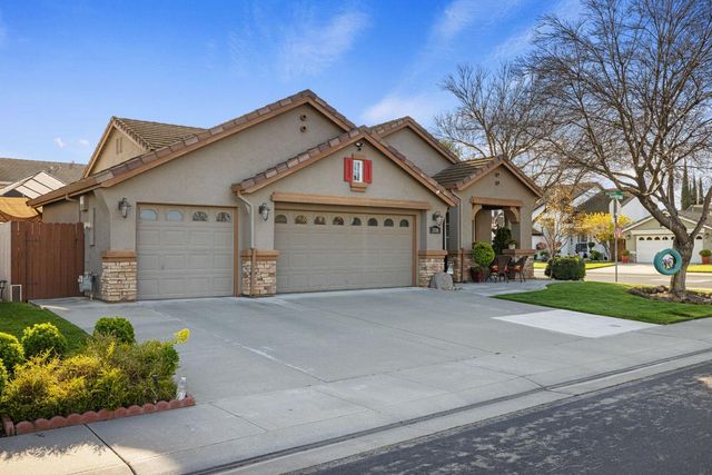 1816 Hyde Park Ln, Manteca, CA 95336