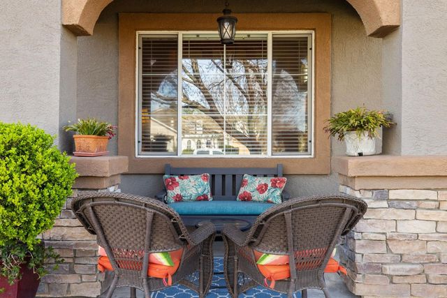 1816 Hyde Park Ln, Manteca, CA 95336
