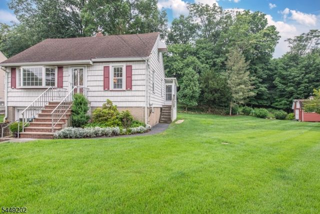 17 South Dr, Woodland Park, NJ 07424