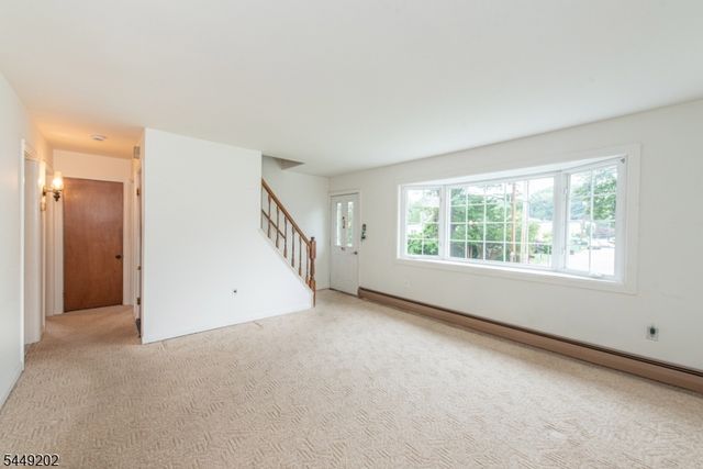 17 South Dr, Woodland Park, NJ 07424