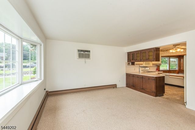 17 South Dr, Woodland Park, NJ 07424