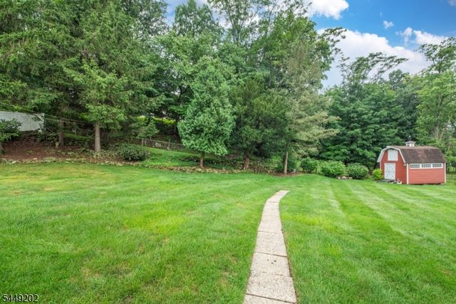 17 South Dr, Woodland Park, NJ 07424