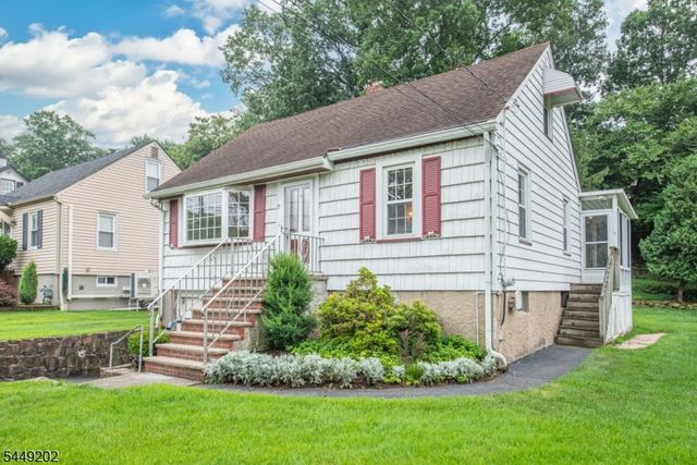 17 South Dr, Woodland Park, NJ 07424