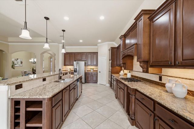 901 Cozy Hollow Court, Friendswood, TX 77546