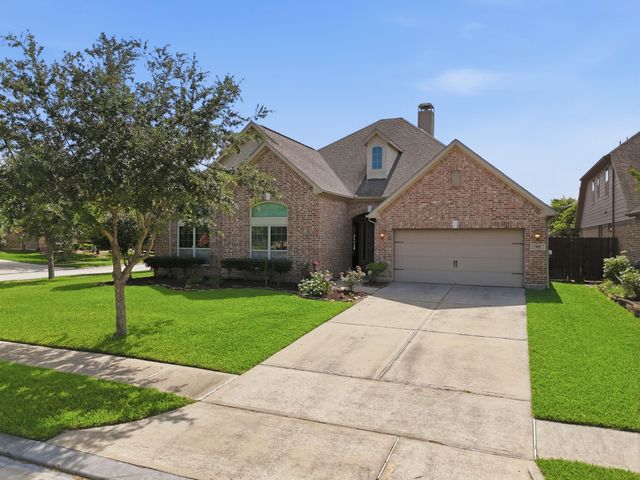 901 Cozy Hollow Court, Friendswood, TX 77546