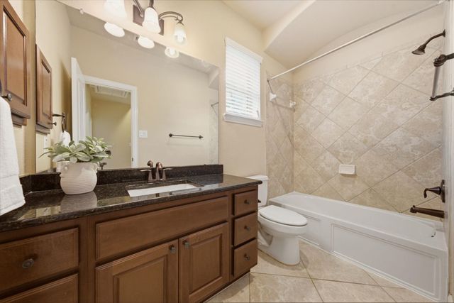 901 Cozy Hollow Court, Friendswood, TX 77546