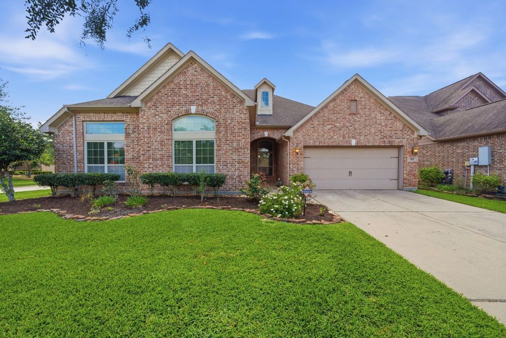 901 Cozy Hollow Court, Friendswood, TX 77546