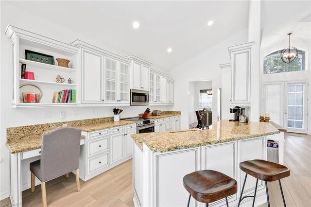 8924 Ventura WAY, Naples, FL 34109