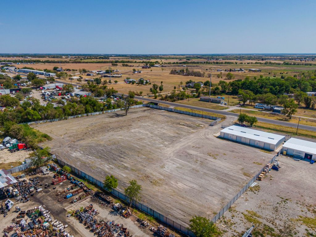 3030 S Highway 77, Waxahachie, TX 75165