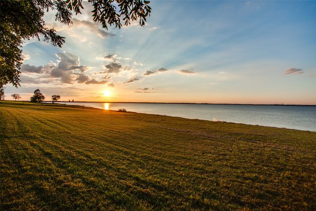 8010 Meadowlark Lane, Rowlett, TX 75088