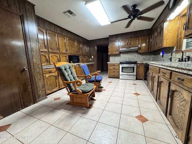 403 Resweber Street, St. Martinville, LA 70582