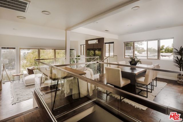 5211 Baza Avenue, Woodland Hills (los Angeles), CA 91364