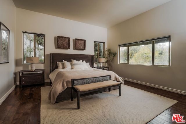 5211 Baza Avenue, Woodland Hills (los Angeles), CA 91364