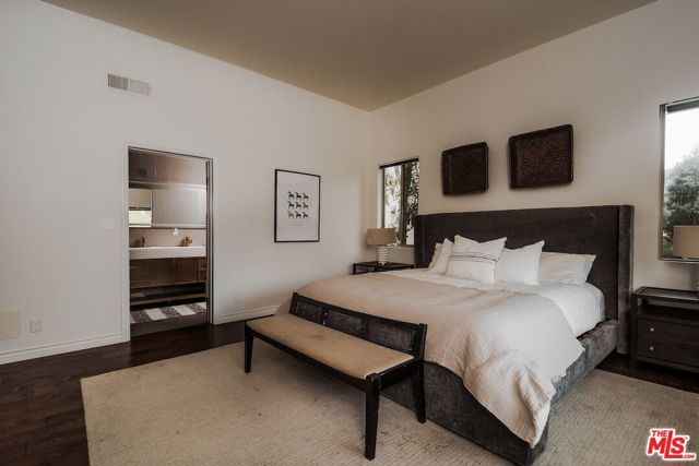 5211 Baza Avenue, Woodland Hills (los Angeles), CA 91364