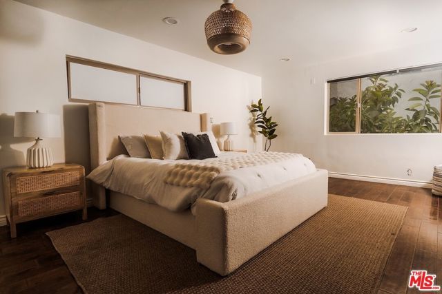 5211 Baza Avenue, Woodland Hills (los Angeles), CA 91364