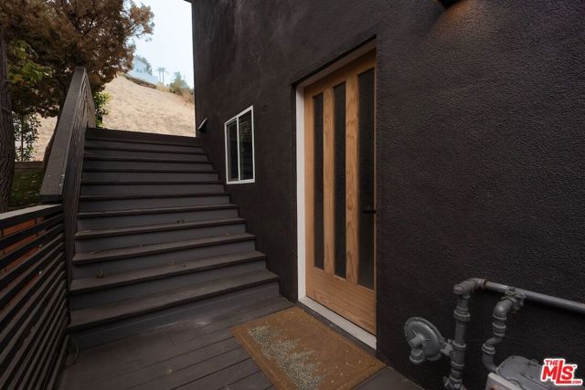 5211 Baza Avenue, Woodland Hills (los Angeles), CA 91364