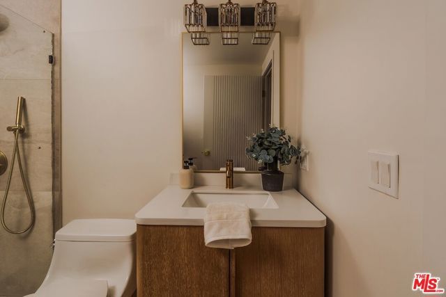 5211 Baza Avenue, Woodland Hills (los Angeles), CA 91364