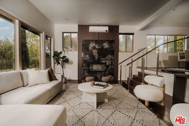 5211 Baza Avenue, Woodland Hills (los Angeles), CA 91364