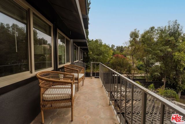 5211 Baza Avenue, Woodland Hills (los Angeles), CA 91364