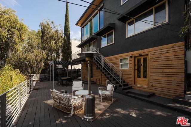 5211 Baza Avenue, Woodland Hills (los Angeles), CA 91364