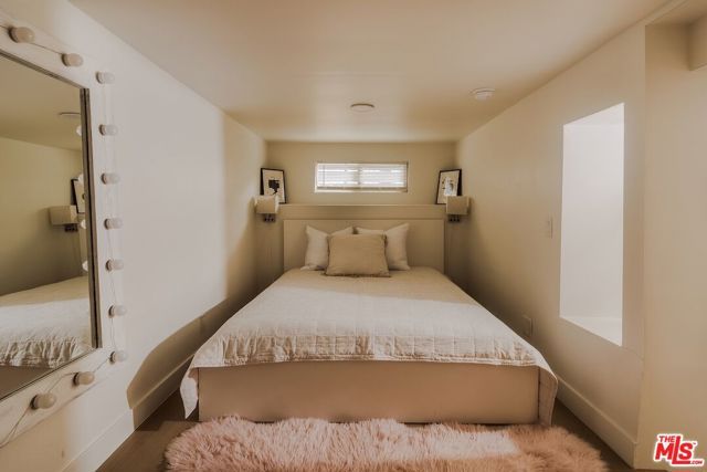5211 Baza Avenue, Woodland Hills (los Angeles), CA 91364