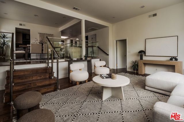5211 Baza Avenue, Woodland Hills (los Angeles), CA 91364