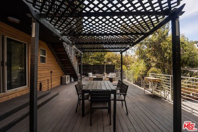 5211 Baza Avenue, Woodland Hills (los Angeles), CA 91364