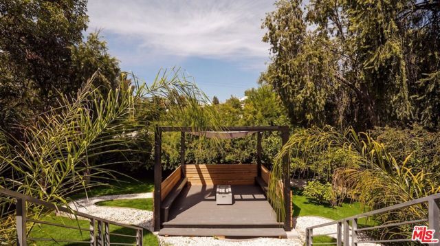 5211 Baza Avenue, Woodland Hills (los Angeles), CA 91364