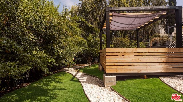 5211 Baza Avenue, Woodland Hills (los Angeles), CA 91364