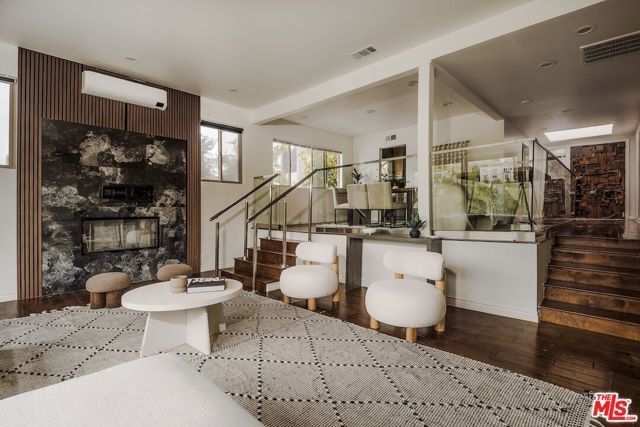 5211 Baza Avenue, Woodland Hills (los Angeles), CA 91364