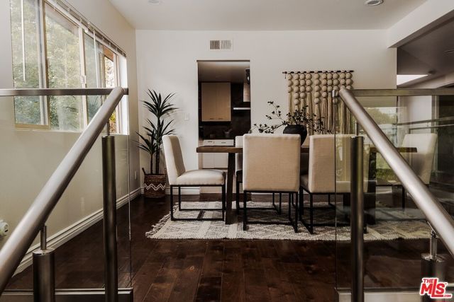 5211 Baza Avenue, Woodland Hills (los Angeles), CA 91364