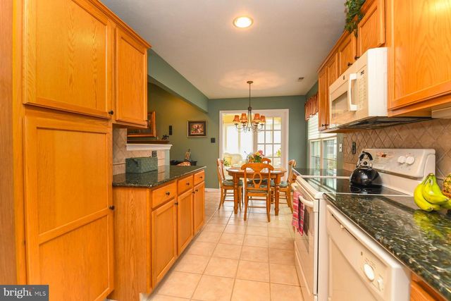 6 PHOEBE TER, West Deptford, NJ 08086