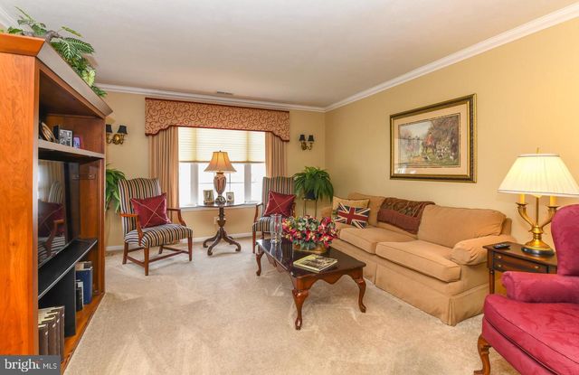 6 PHOEBE TER, West Deptford, NJ 08086