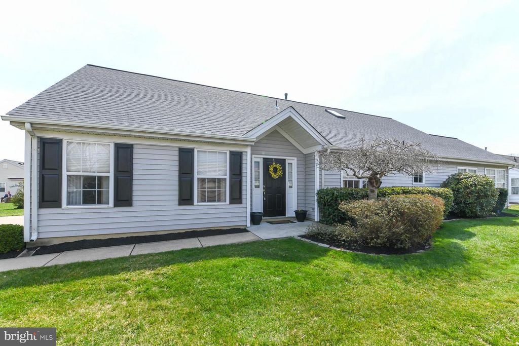 6 PHOEBE TER, West Deptford, NJ 08086