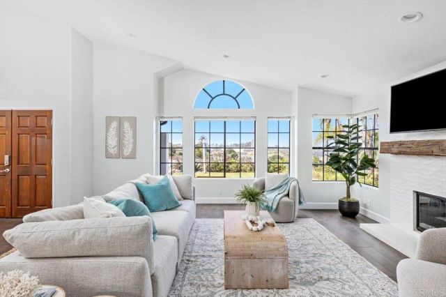 1358 Blue Heron Avenue, Encinitas, CA 92024