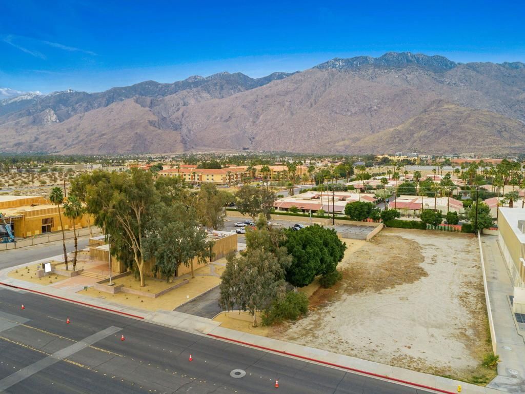 Image 20 of property listing at 211 Sunrise Way, Palm Springs, CA 92262