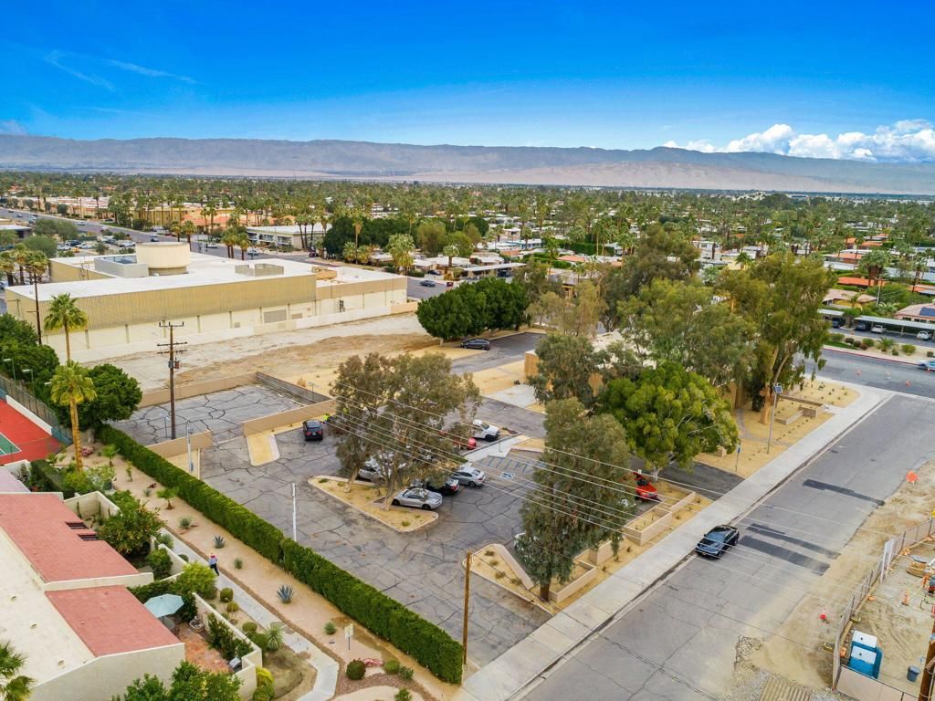 Image 24 of property listing at 211 Sunrise Way, Palm Springs, CA 92262