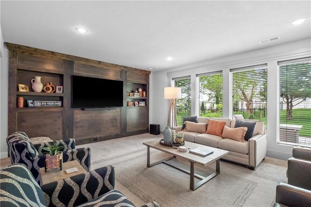 10909 W 172nd Street, Overland Park, KS 66221