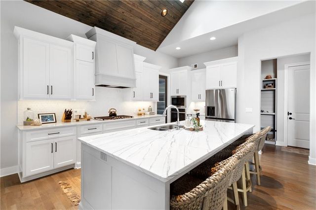 10909 W 172nd Street, Overland Park, KS 66221