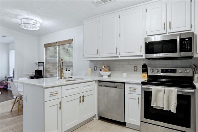 3740 Michaels Creek Way, Loganville, GA 30052
