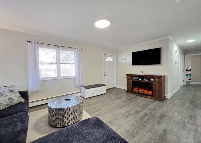 325 Dunton Avenue, East Patchogue, NY 11772