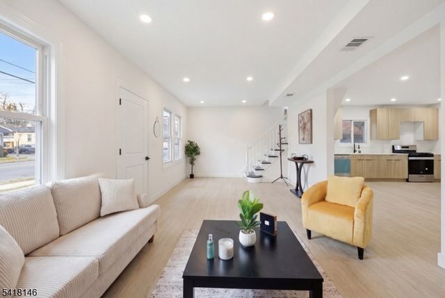 10 Mulford Pl, Newark City, NJ 07112