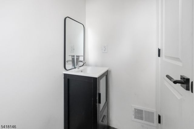 10 Mulford Pl, Newark City, NJ 07112