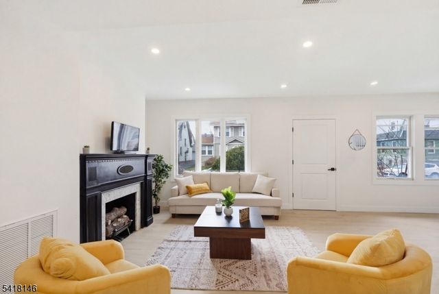 10 Mulford Pl, Newark City, NJ 07112