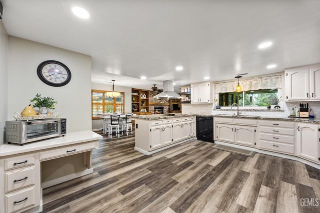 1503 Calle Hermosa, Bakersfield, CA 93309