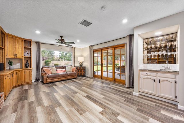 1503 Calle Hermosa, Bakersfield, CA 93309