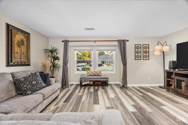 1503 Calle Hermosa, Bakersfield, CA 93309