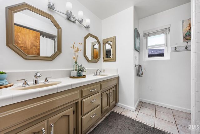 1503 Calle Hermosa, Bakersfield, CA 93309