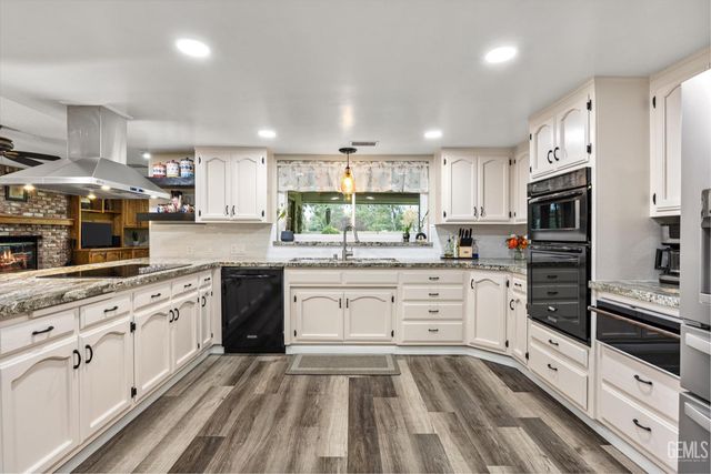 1503 Calle Hermosa, Bakersfield, CA 93309