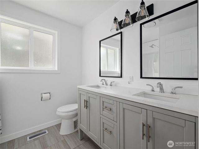 110 N Oak Harbor Road, Oak Harbor, WA 98277
